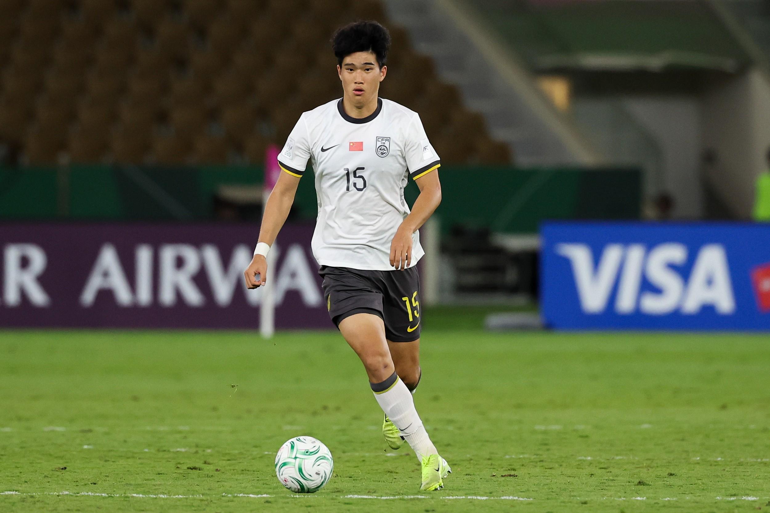 乐鱼官方网站最新版本下载-彭啸:小时候梦想踢中锋;拜合拉木有舞蹈天赋