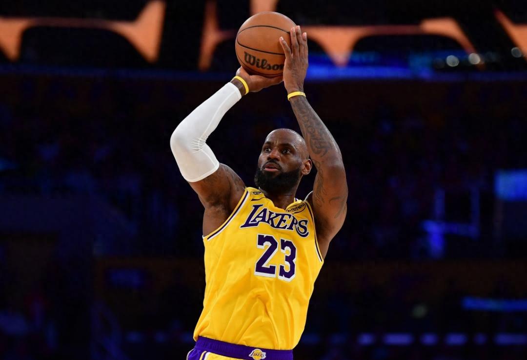 乐鱼官方网站赛事分析-才打28场比赛,就改变NBA格局,难怪你41岁能拿5267万顶薪