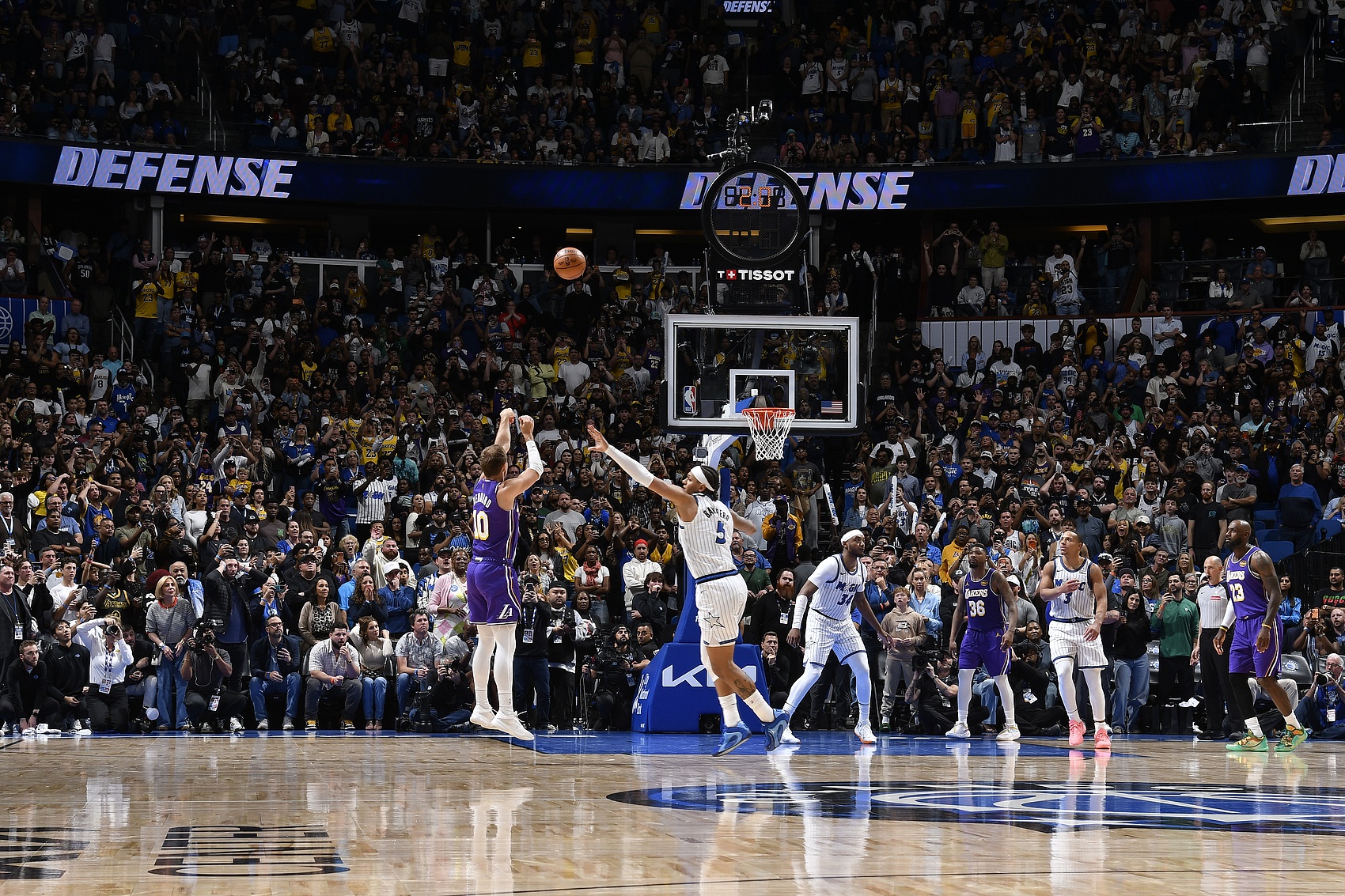 乐鱼官方网站体育直播-当东里进化老詹放权湖人9连胜完成蜕变 复制24独行侠逆袭神迹?